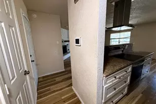 305 S Willow St, Mansfield, TX 76063 - Photo 9