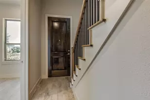 101 Decker Ct, Irving, TX 75062 - Photo 3