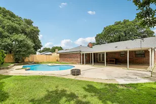 2421 Meadow Vw, Bedford, TX 76021 - Photo 29