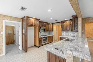 8801 Sylvan Ct, Fort Worth, TX 76120 - Photo 21