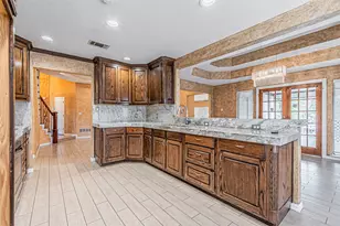 8801 Sylvan Ct, Fort Worth, TX 76120 - Photo 25