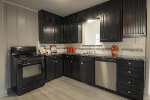1705 N Riverside Dr, Fort Worth, TX 76111 - Photo 11