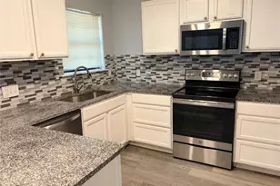 1025 Fox River Ln, Fort Worth, TX 76120 - Photo 5