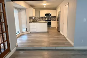 1025 Fox River Ln, Fort Worth, TX 76120 - Photo 9