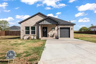 405 John St, Hillsboro, TX 76645 - Photo 1