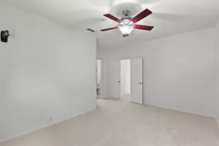 565 Legends Dr, Lewisville, TX 75057 - Photo 15