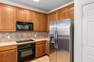 565 Legends Dr, Lewisville, TX 75057 - Photo 13