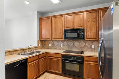 565 Legends Drive, Lewisville, TX 75057 - Photo 9