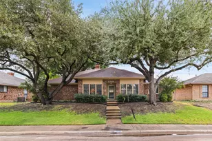 3708 Bishop Hill Dr, Carrollton, TX 75007 - Photo 3