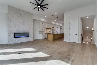 250 E Dallas Street #114, Grapevine, TX 76051 - Photo 3