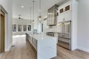 250 E Dallas St, Grapevine, TX 76051 - Photo 13