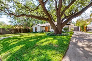2013 Huntington Ln, Fort Worth, TX 76110 - Photo 33