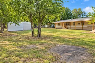 105 E Laura Ave, Quinlan, TX 75474 - Photo 9