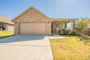 1821 Abelia Ln, Weatherford, TX 76086 - Photo 3