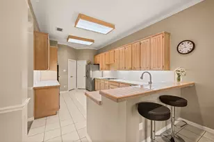 7626 Lakecrest Cir, Irving, TX 75063 - Photo 15
