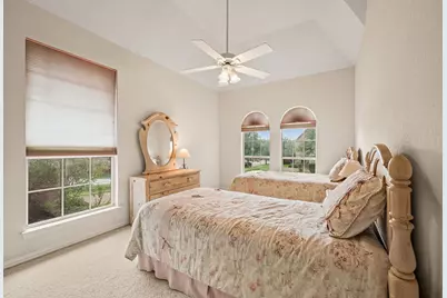 7626 Lakecrest Circle, Irving, TX 75063 - Photo 23