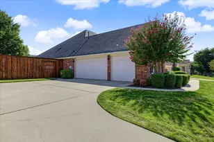 3909 Stoneshire Ct, Fort Worth, TX 76179 - Photo 3