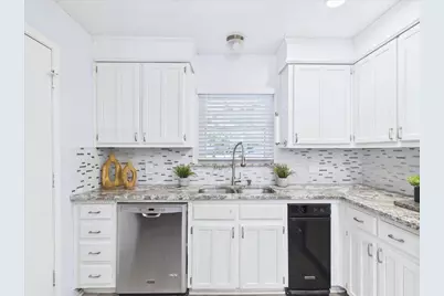 1112 Fox River Lane, Fort Worth, TX 76120 - Photo 15