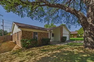 1112 Fox River Ln, Fort Worth, TX 76120 - Photo 3