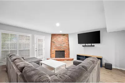 1095 Roaring Springs Road, Fort Worth, TX 76114 - Photo 5