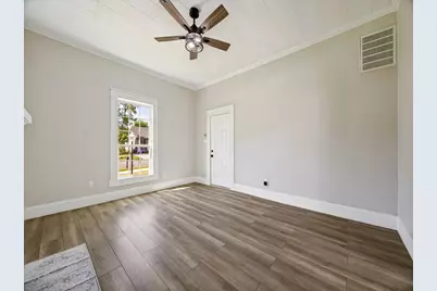 917 W Sears Street, Denison, TX 75020 - Photo 9