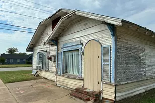 315 Martin Luther King Jr St, Mineral Wells, TX 76067 - Photo 5