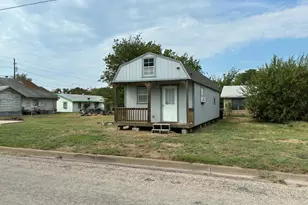 315 Martin Luther King Jr St, Mineral Wells, TX 76067 - Photo 25