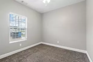 426 W Coffin St, Denison, TX 75020 - Photo 9