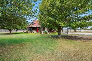 7445 County Rd 305, Grandview, TX 76050 - Photo 7