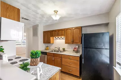 517 Aransas Drive, Euless, TX 76039 - Photo 9