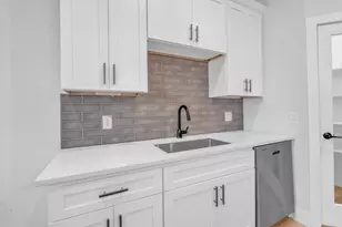 2731 Maurine F. Bailey Way, Dallas, TX 75215 - Photo 13
