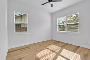 2731 Maurine F. Bailey Way, Dallas, TX 75215 - Photo 3