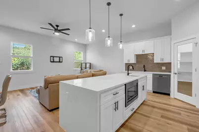 2731 Maurine F. Bailey Way, Dallas, TX 75215 - Photo 11
