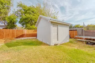 411 S Prairie St, Pilot Point, TX 76258 - Photo 11