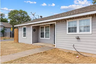 401 E Davis Avenue, Alvarado, TX 76009 - Photo 1