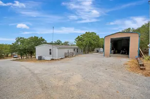 445 Lakeside Dr, Bowie, TX 76230 - Photo 3