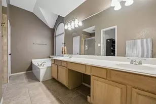 905 Forest Hollow Dr, Hurst, TX 76053 - Photo 9