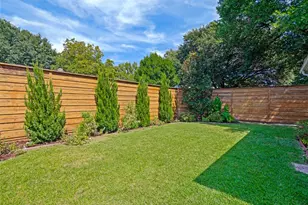 9049 Maguires Bridge Dr, Dallas, TX 75231 - Photo 21