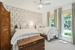9049 Maguires Bridge Dr, Dallas, TX 75231 - Photo 15