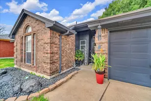 6608 Stetter Dr, Arlington, TX 76001 - Photo 3