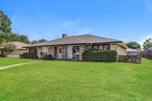 1021 Shadywood Ln, DeSoto, TX 75115 - Photo 1