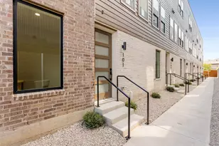 2015 N Prairie Ave, Dallas, TX 75204 - Photo 1