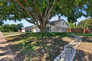203 Briarglen Dr, Cedar Hill, TX 75104 - Photo 3