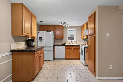 203 Briarglen Drive, Cedar Hill, TX 75104 - Photo 11