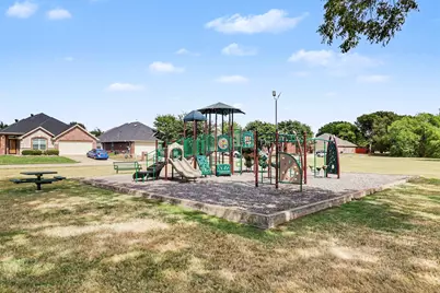 1235 Clearwater Drive, Grand Prairie, TX 75052 - Photo 27