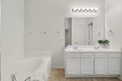 1235 Clearwater Drive, Grand Prairie, TX 75052 - Photo 17