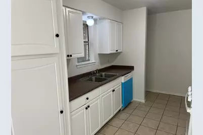2312 Meadowcrest, Irving, TX 75060 - Photo 7
