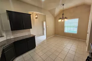 500 Paddle Dr, Crowley, TX 76036 - Photo 9