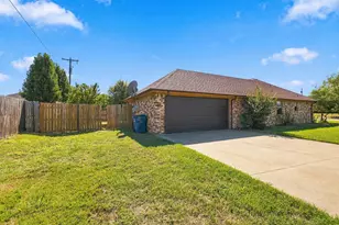 1015 Shelly Dr, Keene, TX 76031 - Photo 29