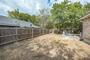 201 W Oak St, Aledo, TX 76008 - Photo 9